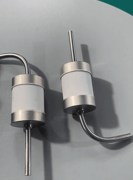 Ceramic-to-Tantalum Vacuum Brazing: Precision Joining of Dissimilar Materials Hero 1